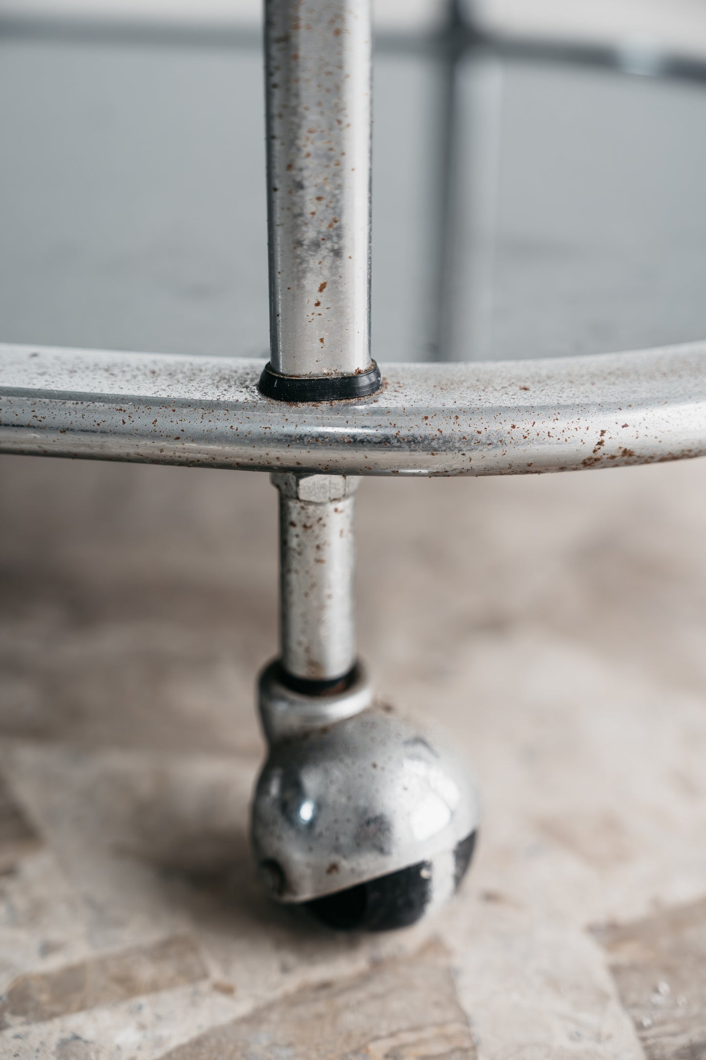 Carrello Portavivande In Acciaio Doppio Ripiano Cristallo Fumè Design Anni 70