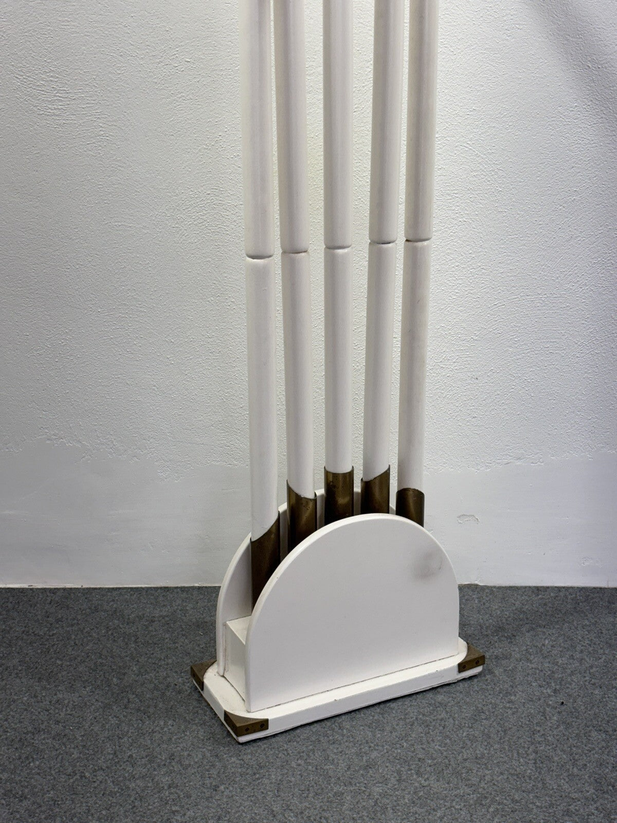 APPENDIABITI POSTMODERNO IN LEGNO NELLO STILE DI MEMPHIS MILANO ANNI 80