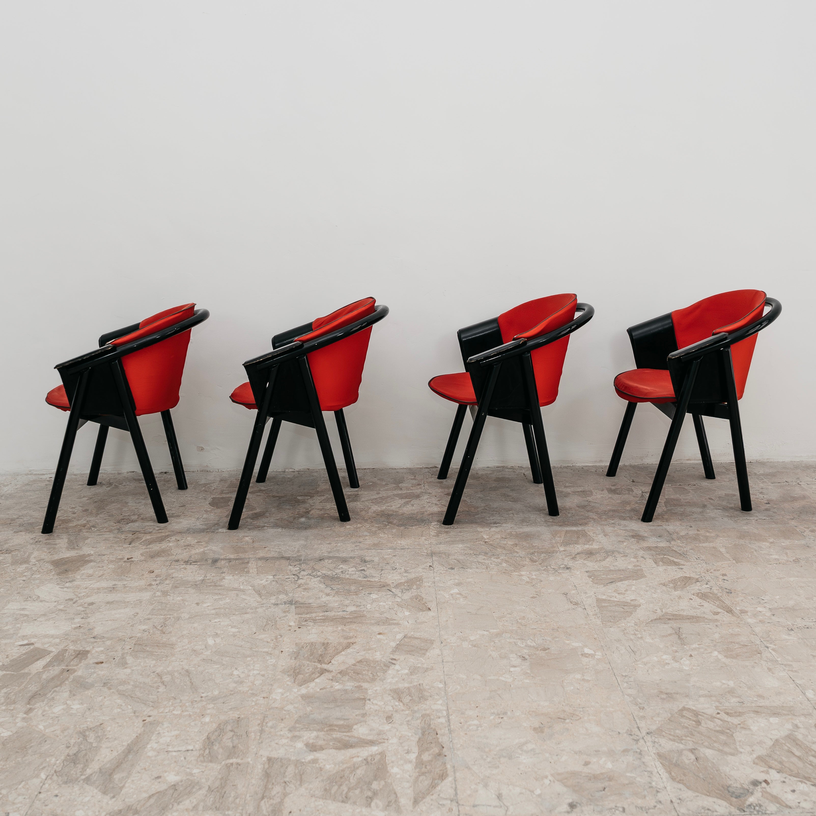 4 sedie Pozzi & Verga in legno laccato e Tessuto Anni ‘70