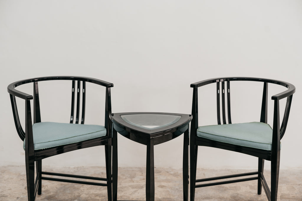 Ernest Archibald Taylor Coppia Poltroncine E Tavolino Triangolare Design 1980’s