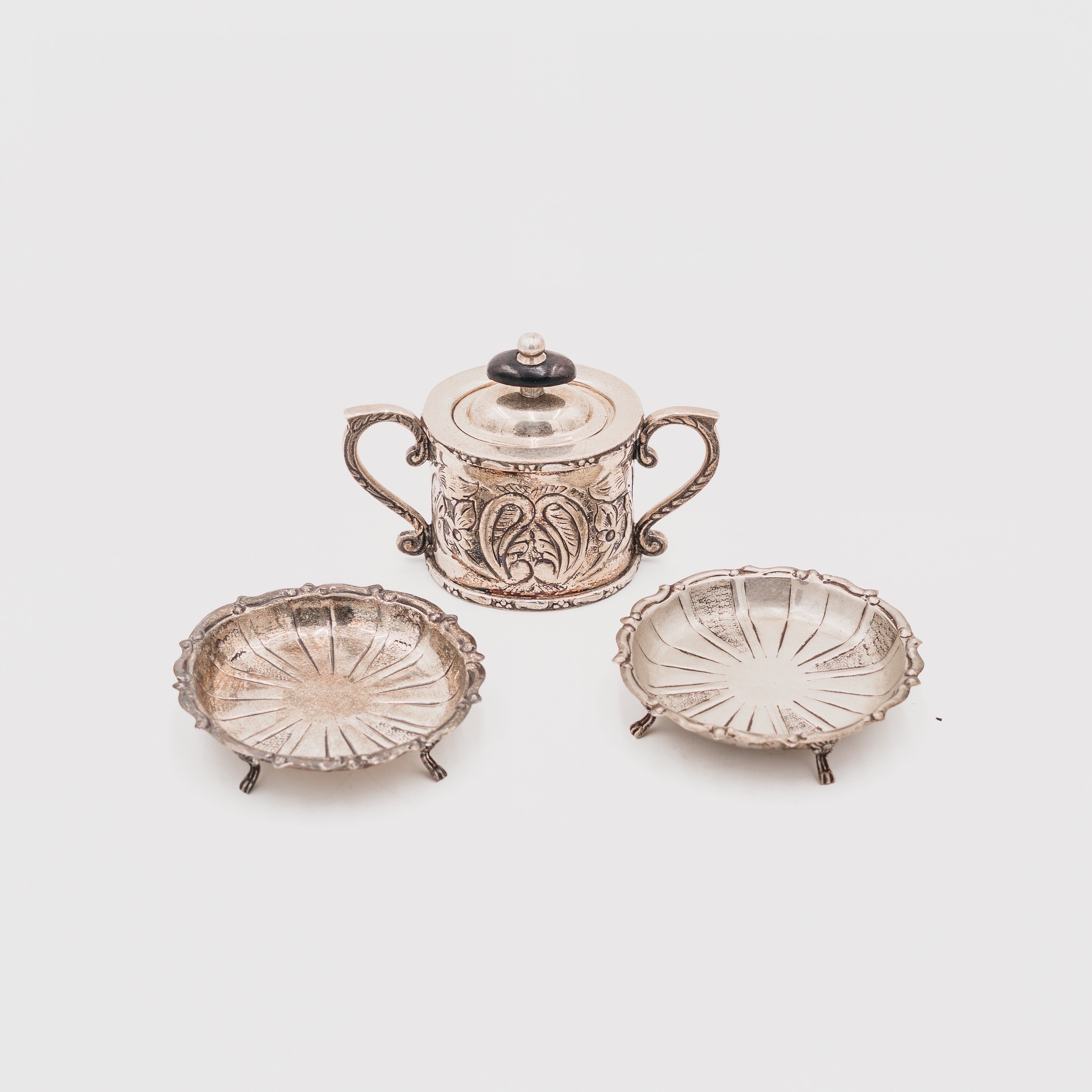 Sheffield Royal Family - Set degli anni ‘50 composto da Zuccheriera e due piccoli piattini