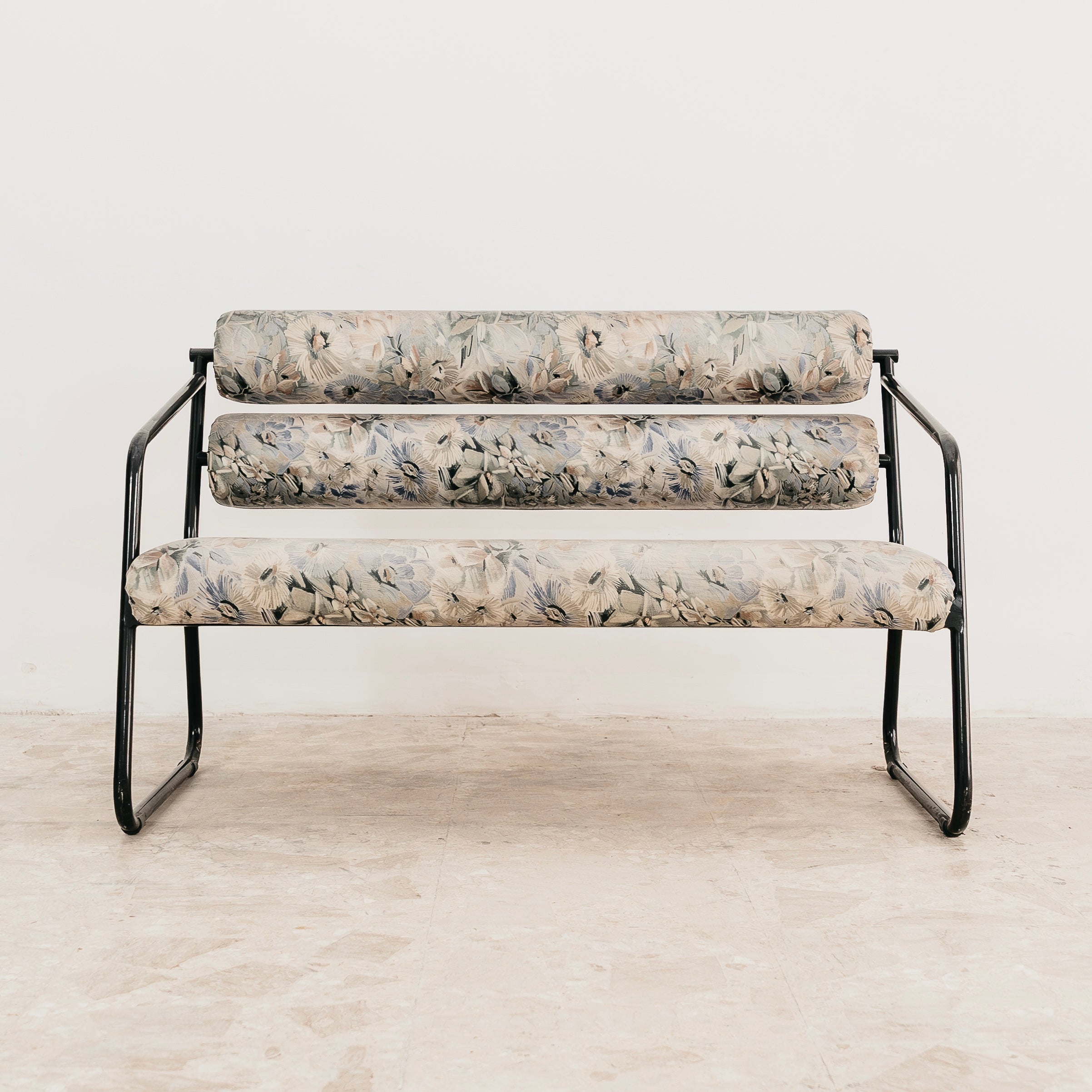 Divanetto due posti postmoderno Memphis Style 1980 modernariato