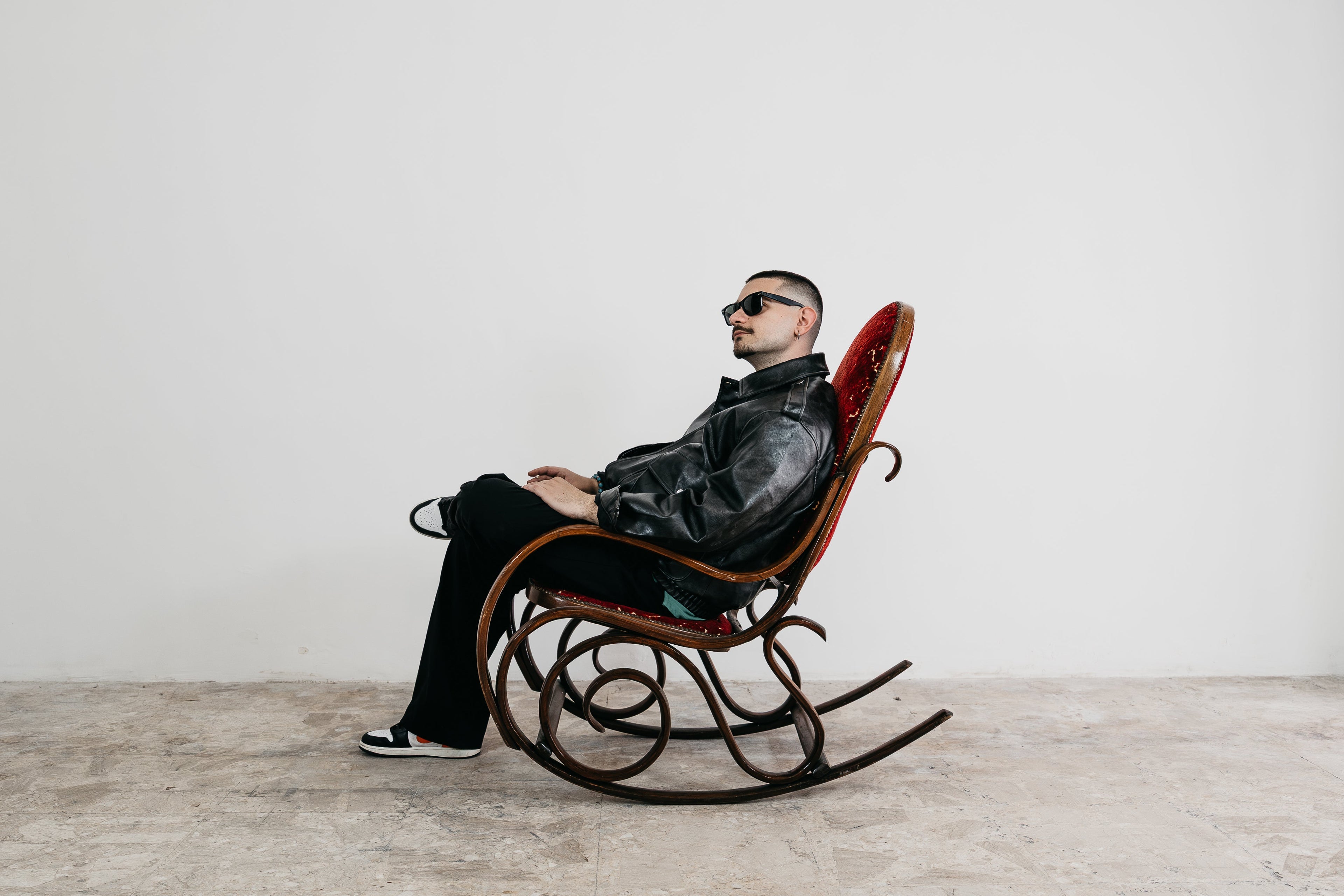 Poltrona A Dondolo Thonet Vintage Mid-Century Design