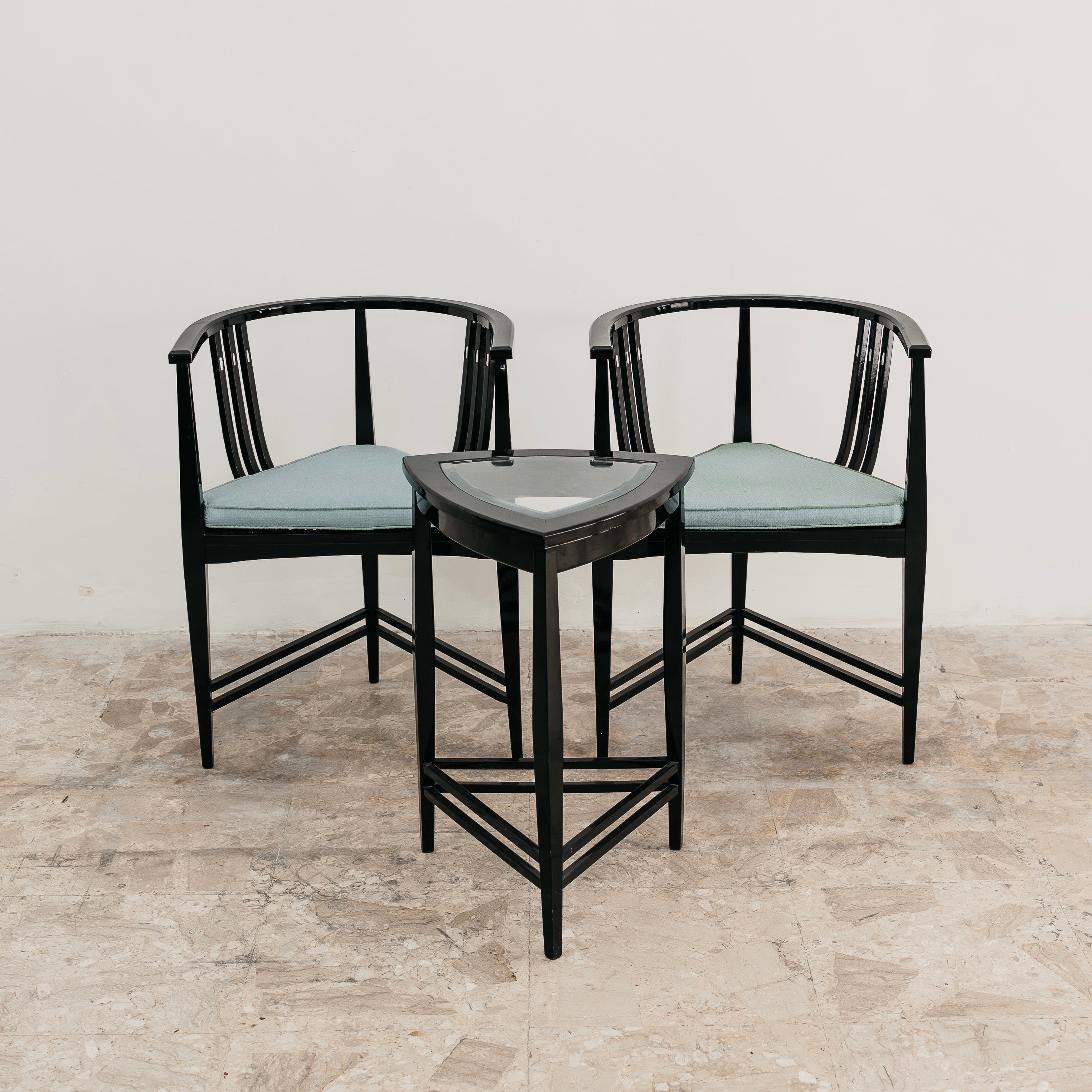 Ernest Archibald Taylor Coppia Poltroncine E Tavolino Triangolare Design 1980’s