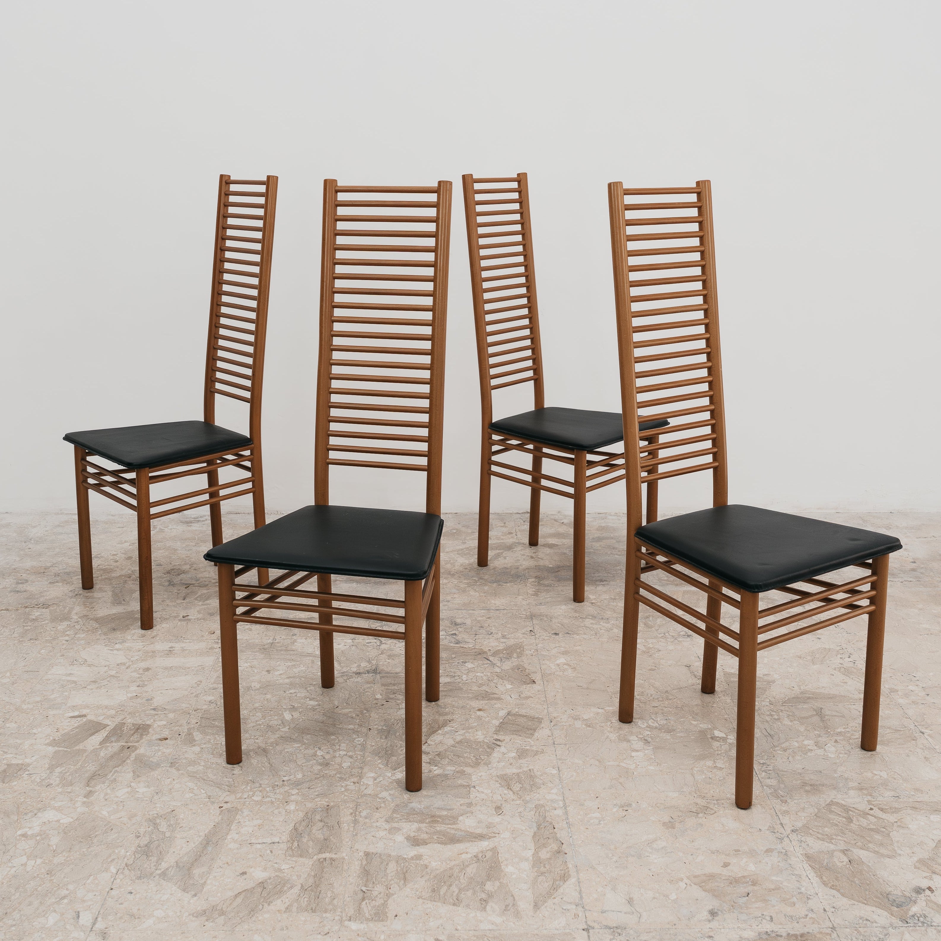 Set Da Pranzo Composto Da 4 Sedie Con Schienale A Scaletta Design Anni 80 Italia