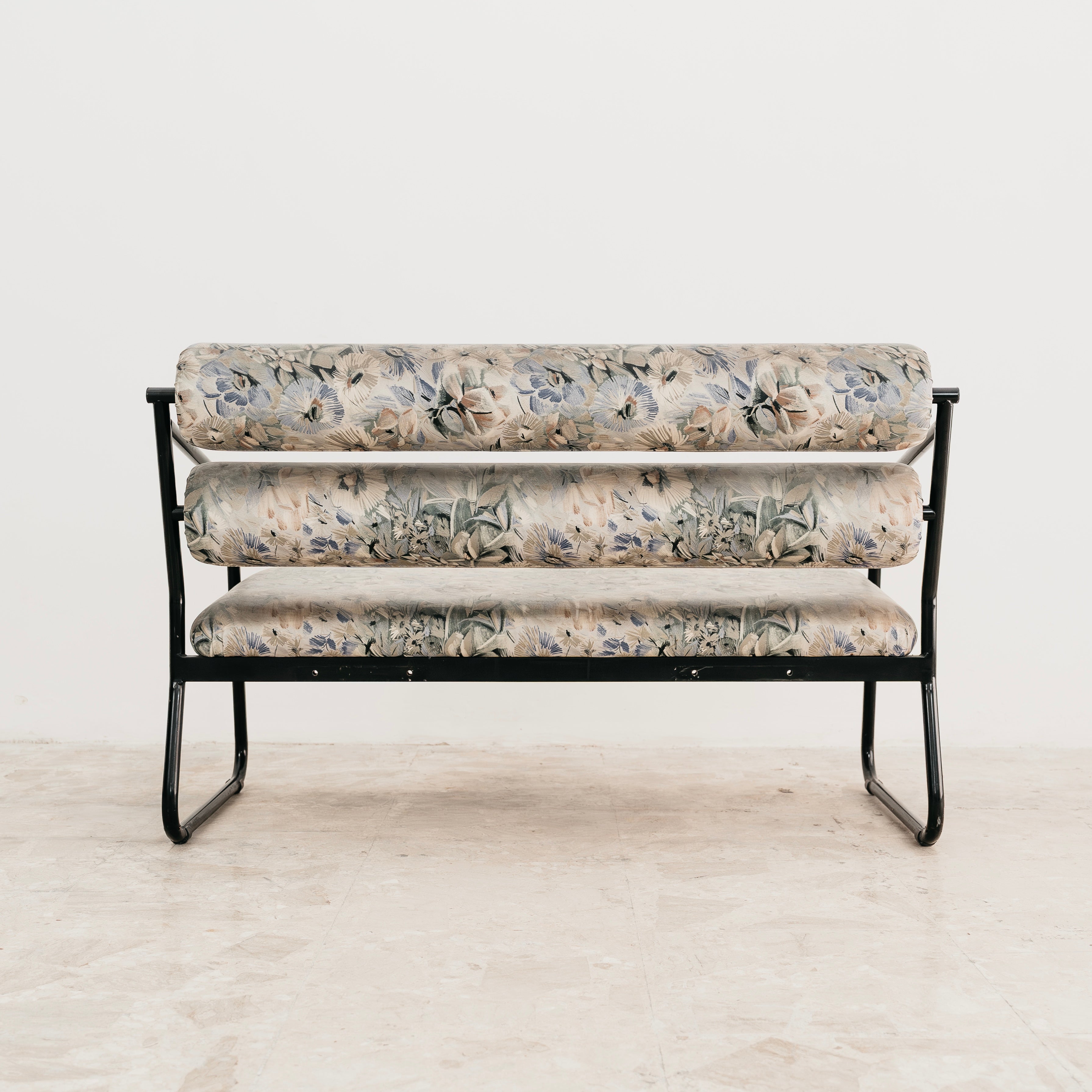 Divanetto due posti postmoderno Memphis Style 1980 modernariato