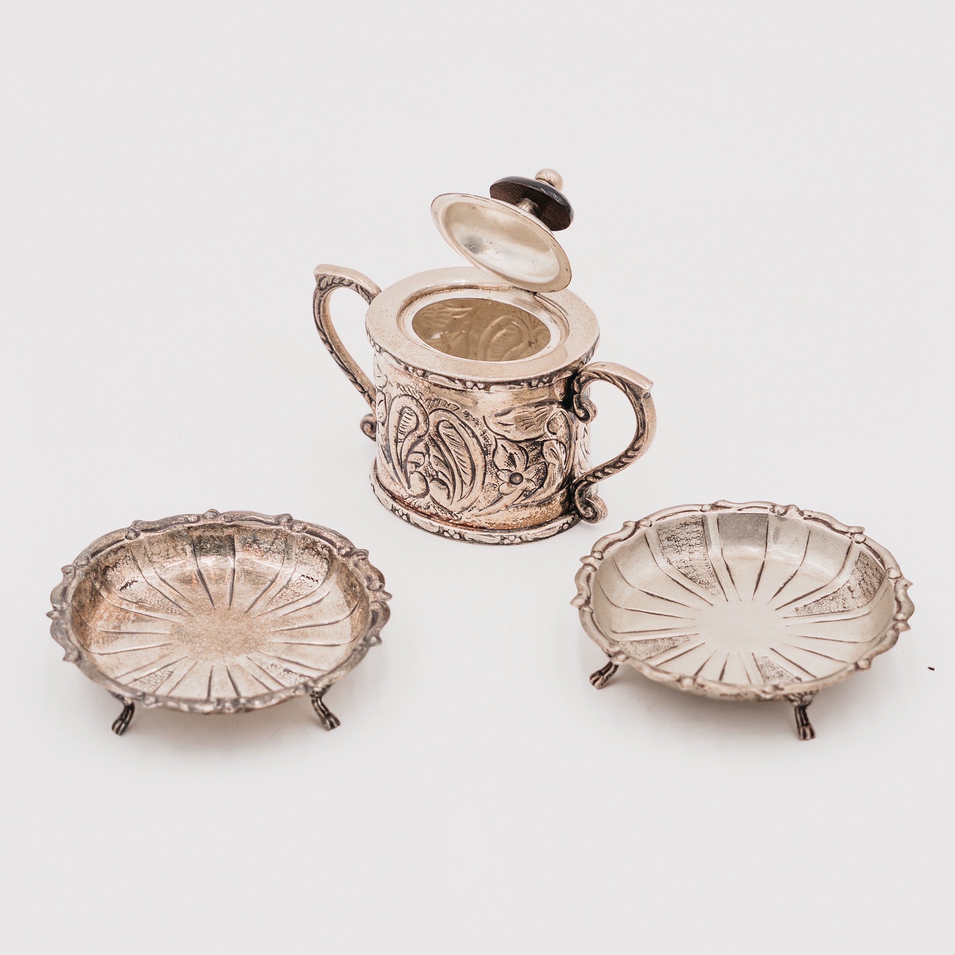 Sheffield Royal Family - Set degli anni ‘50 composto da Zuccheriera e due piccoli piattini