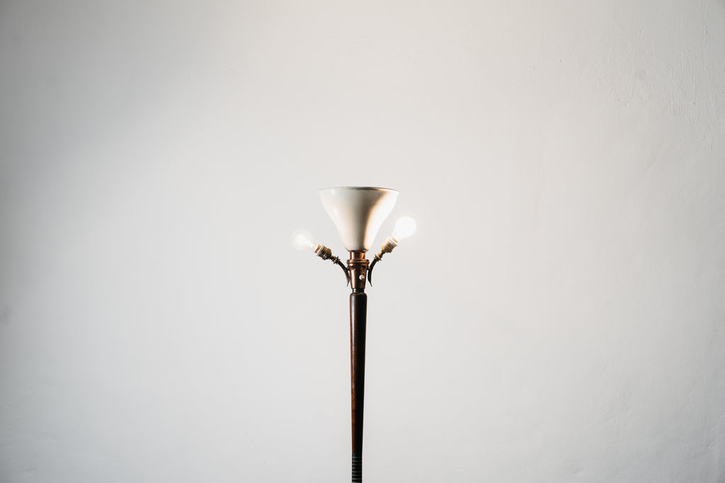 Giuseppe Ostuni Attr. Lampada Da Pavimento Base Tripode Anni ‘50 Legno E Ottone