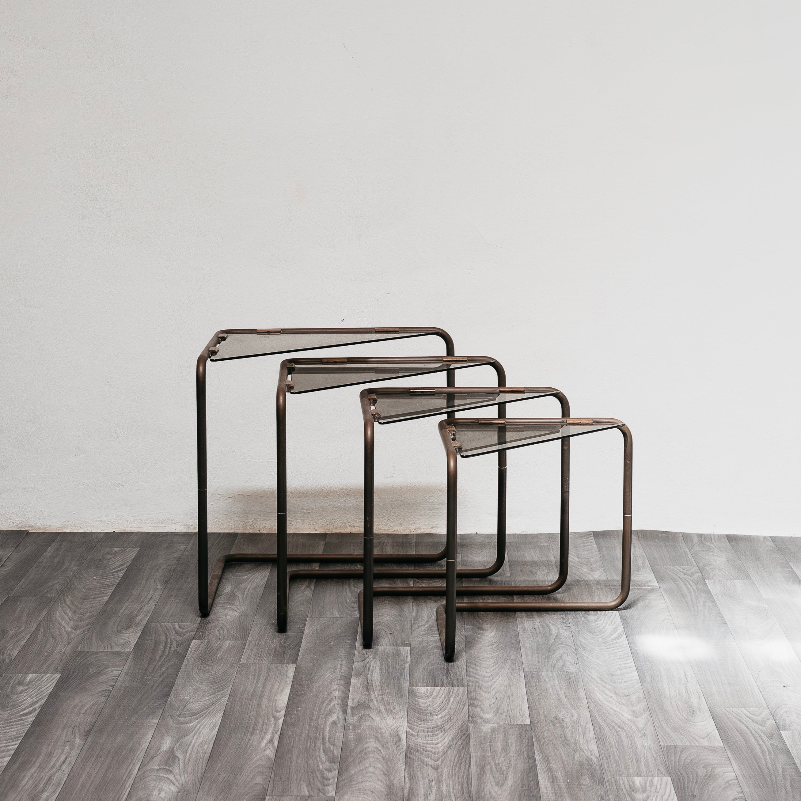 Set 4 tavolini Componibili Metallo E Vetro 1960’s Design Modernariato