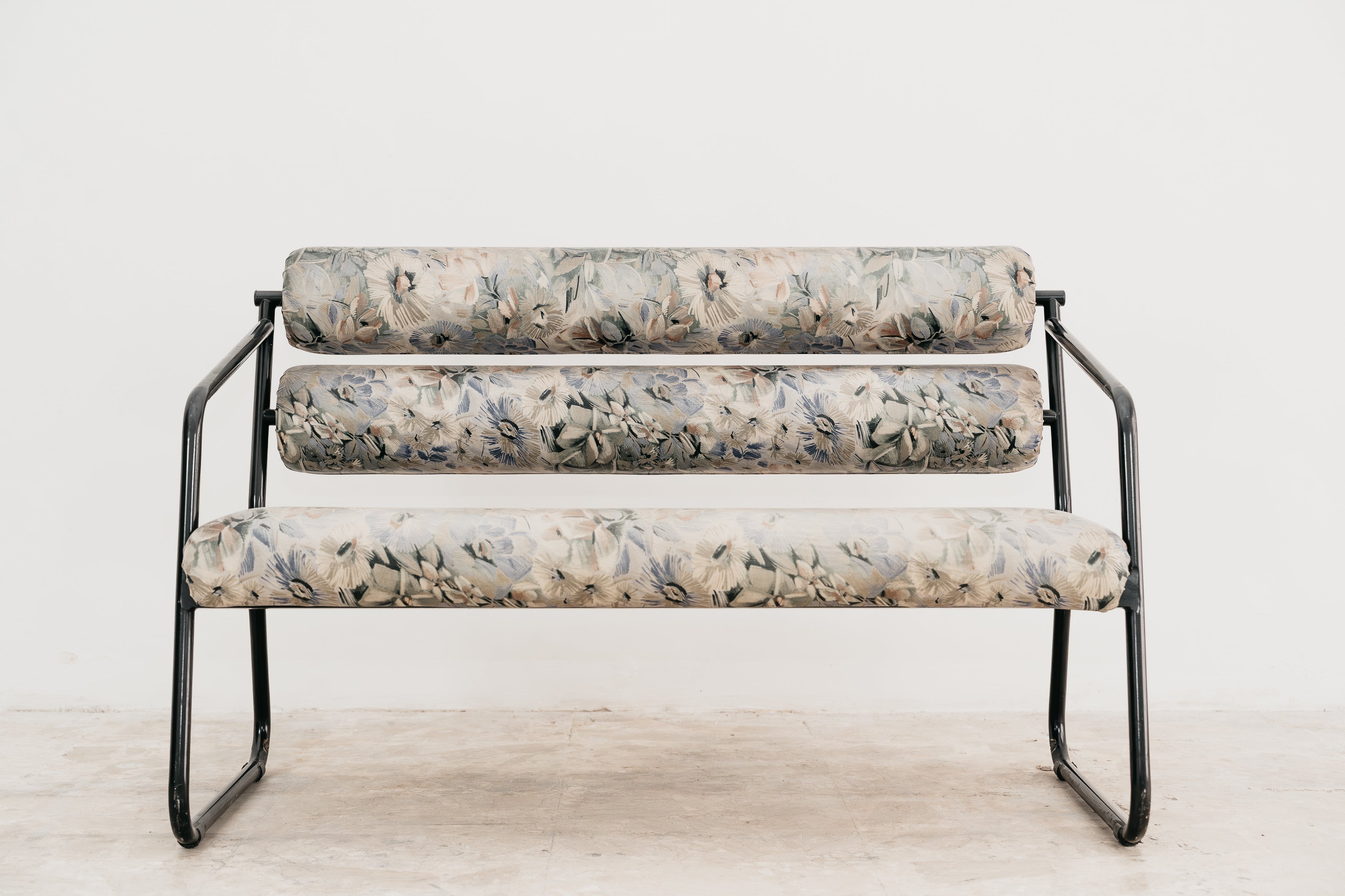Divanetto due posti postmoderno Memphis Style 1980 modernariato