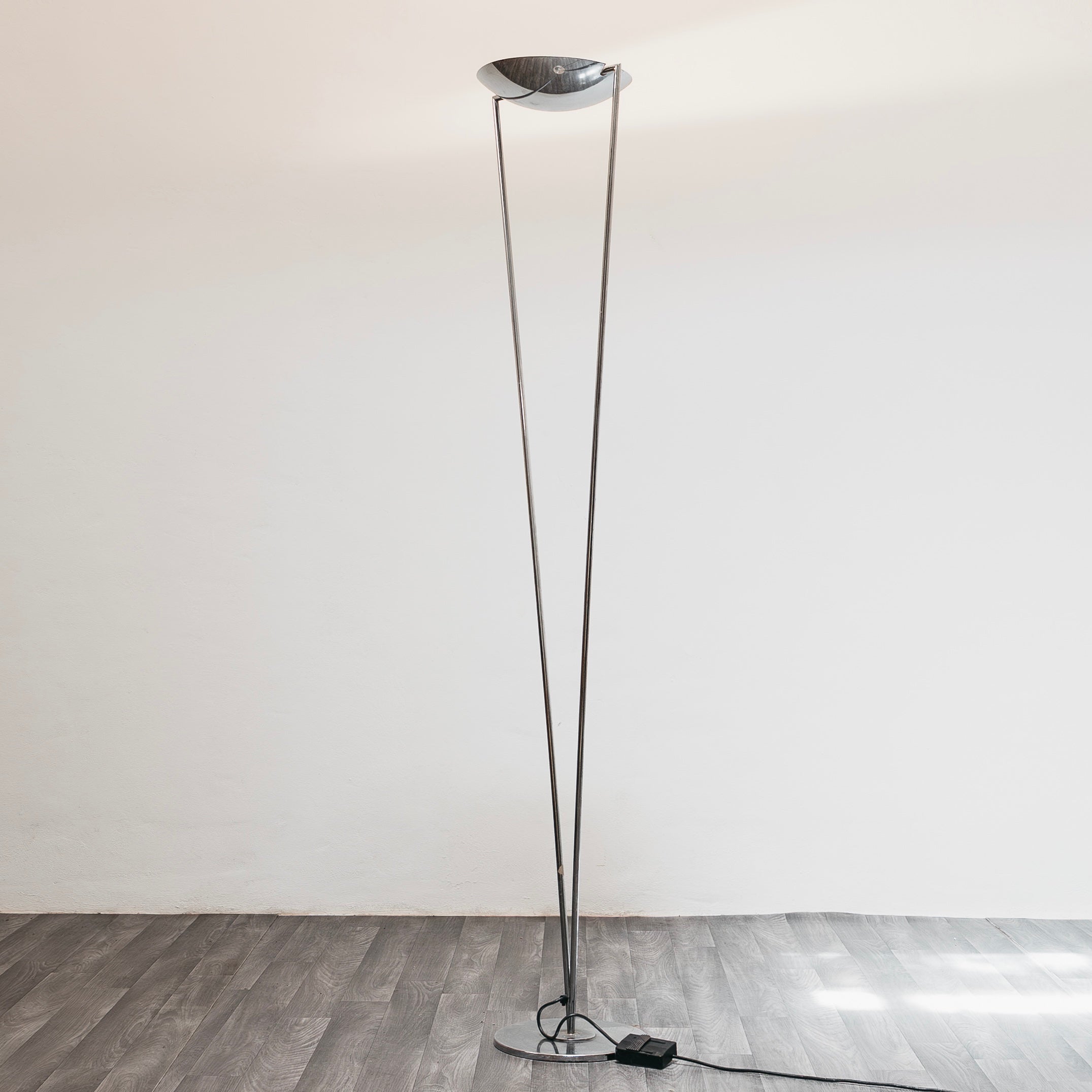 Lampada da Terra con Struttura in Acciaio Design Minimalista Anni 80