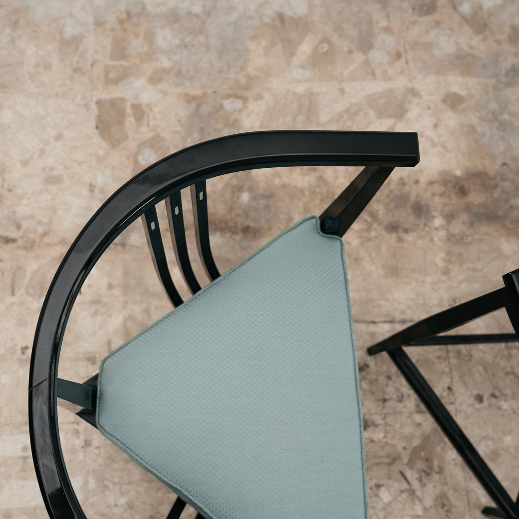 Ernest Archibald Taylor Coppia Poltroncine E Tavolino Triangolare Design 1980’s